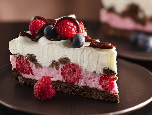 Cake with raspberries